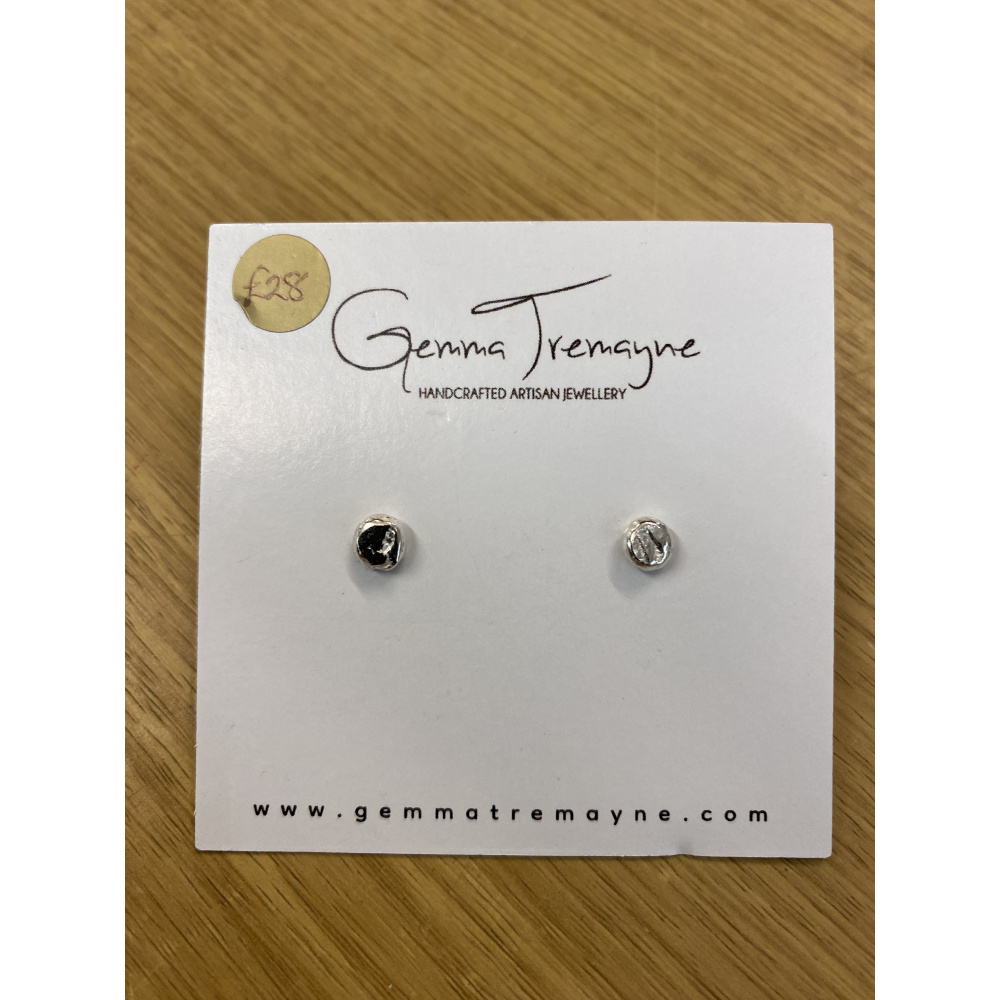 gt95-018-pebble_studs